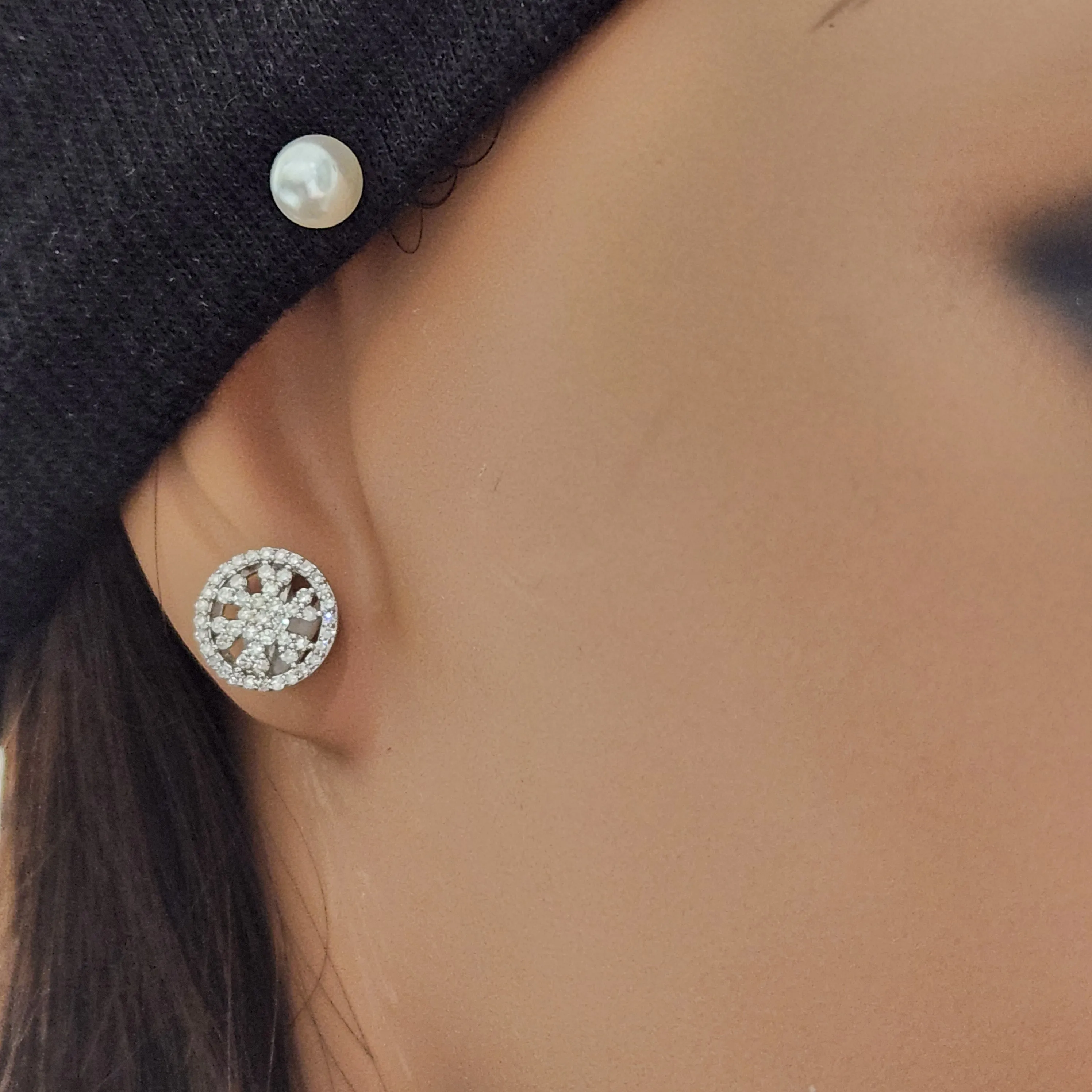 14K Gold And Diamond Round Stud Earring
