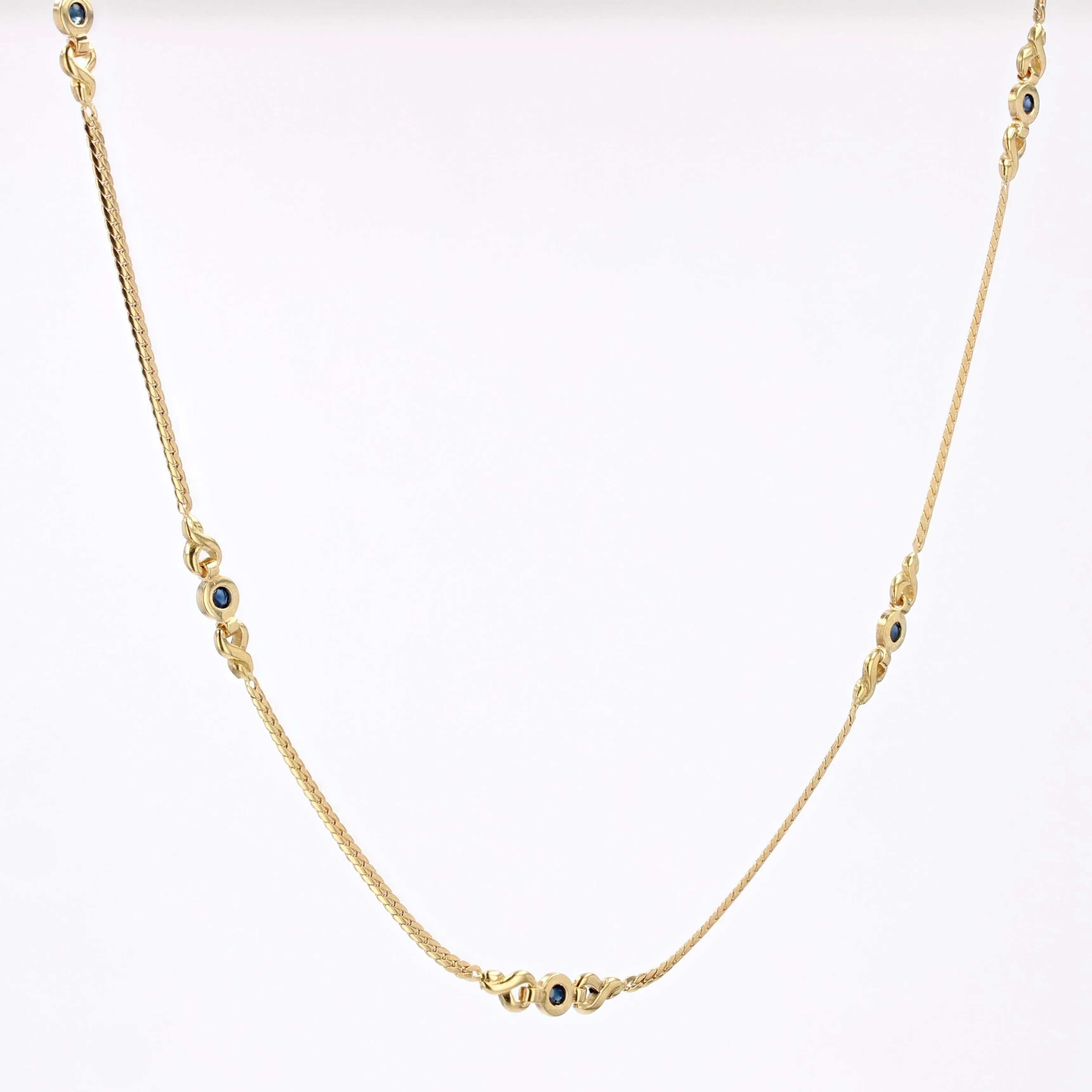 1980s Sapphires 18 Karat Yellow Gold Curb Chain Choker Necklace