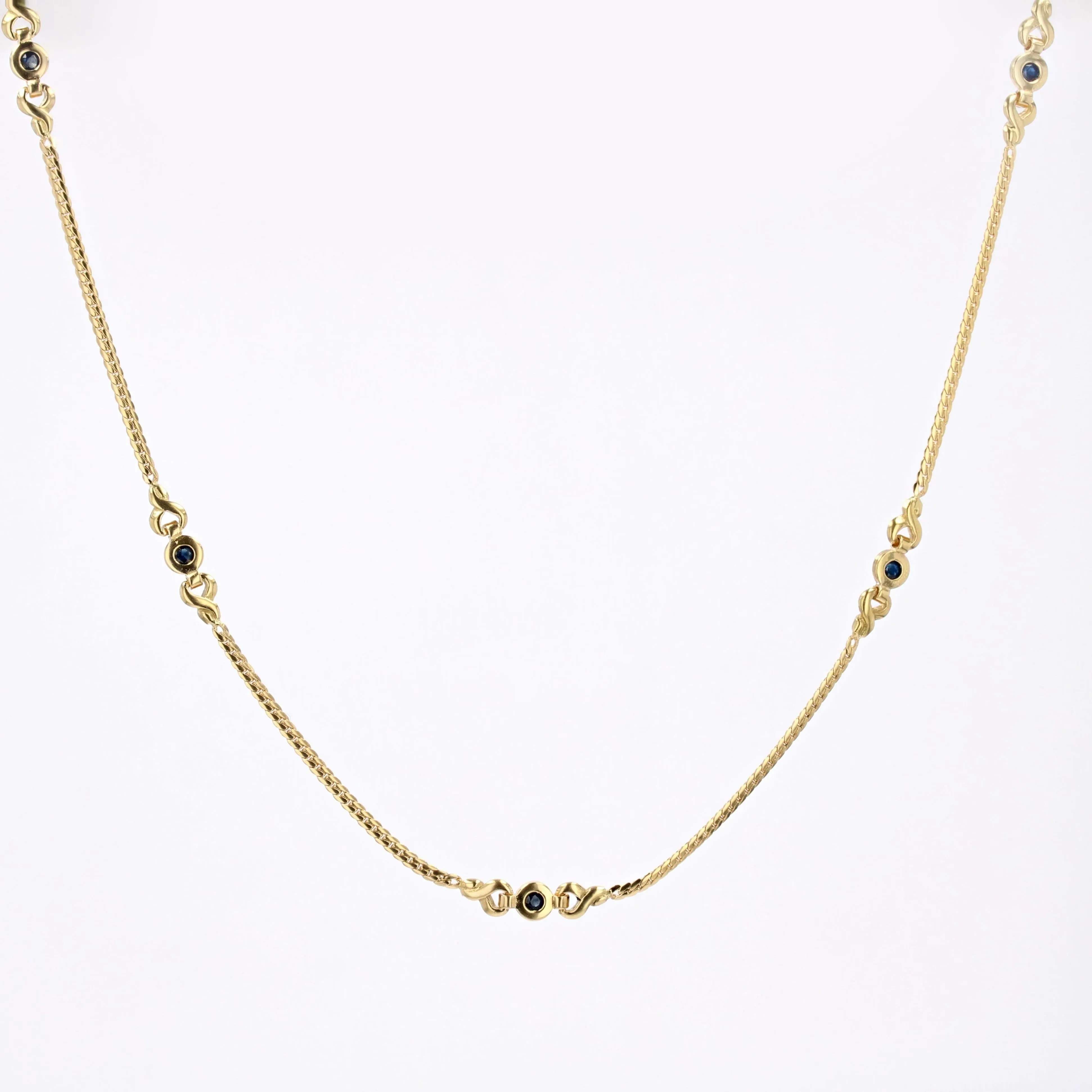 1980s Sapphires 18 Karat Yellow Gold Curb Chain Choker Necklace