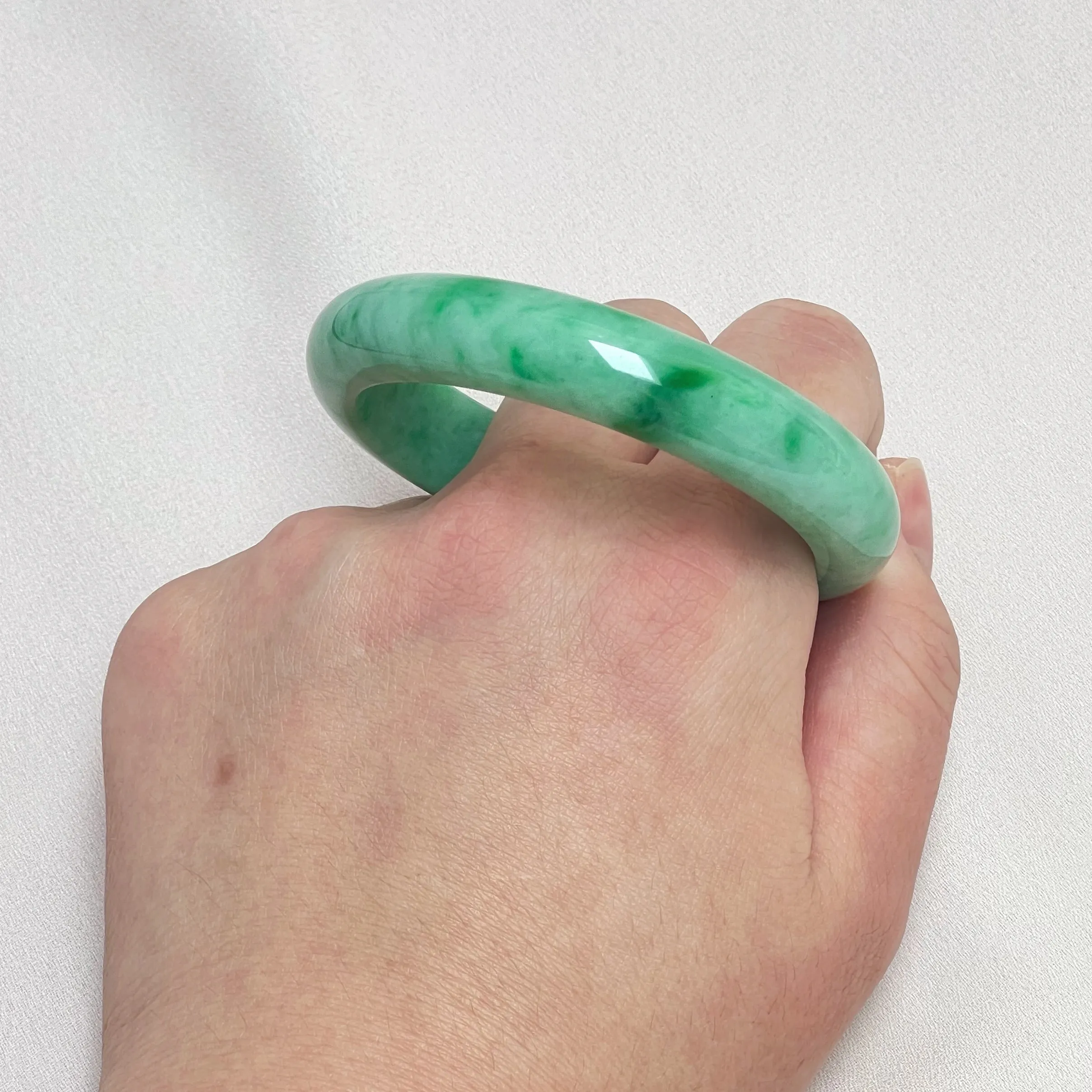 32855 55.5mm Apple Green with Bright Green Florals Jadeite Bangle