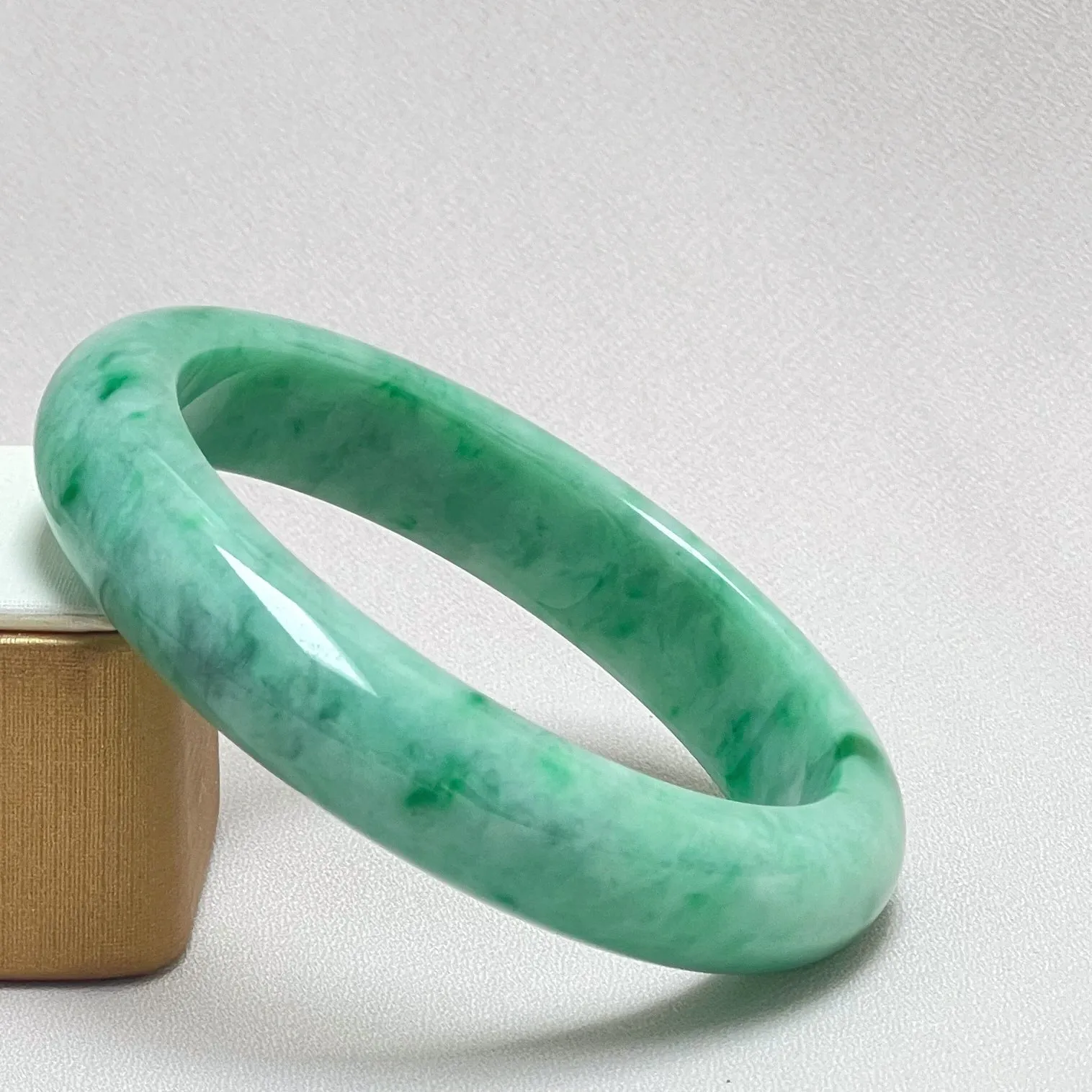 32855 55.5mm Apple Green with Bright Green Florals Jadeite Bangle
