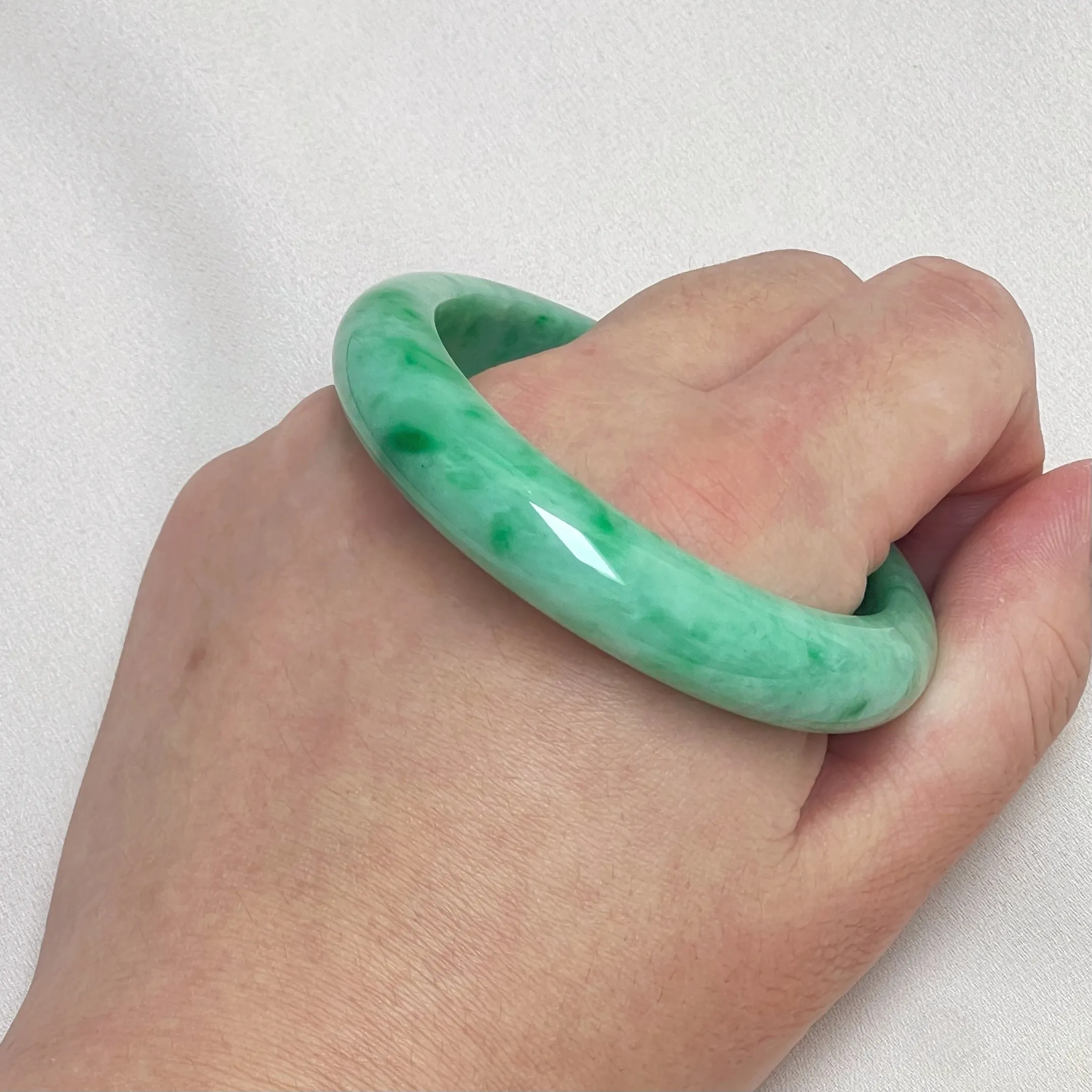 32855 55.5mm Apple Green with Bright Green Florals Jadeite Bangle