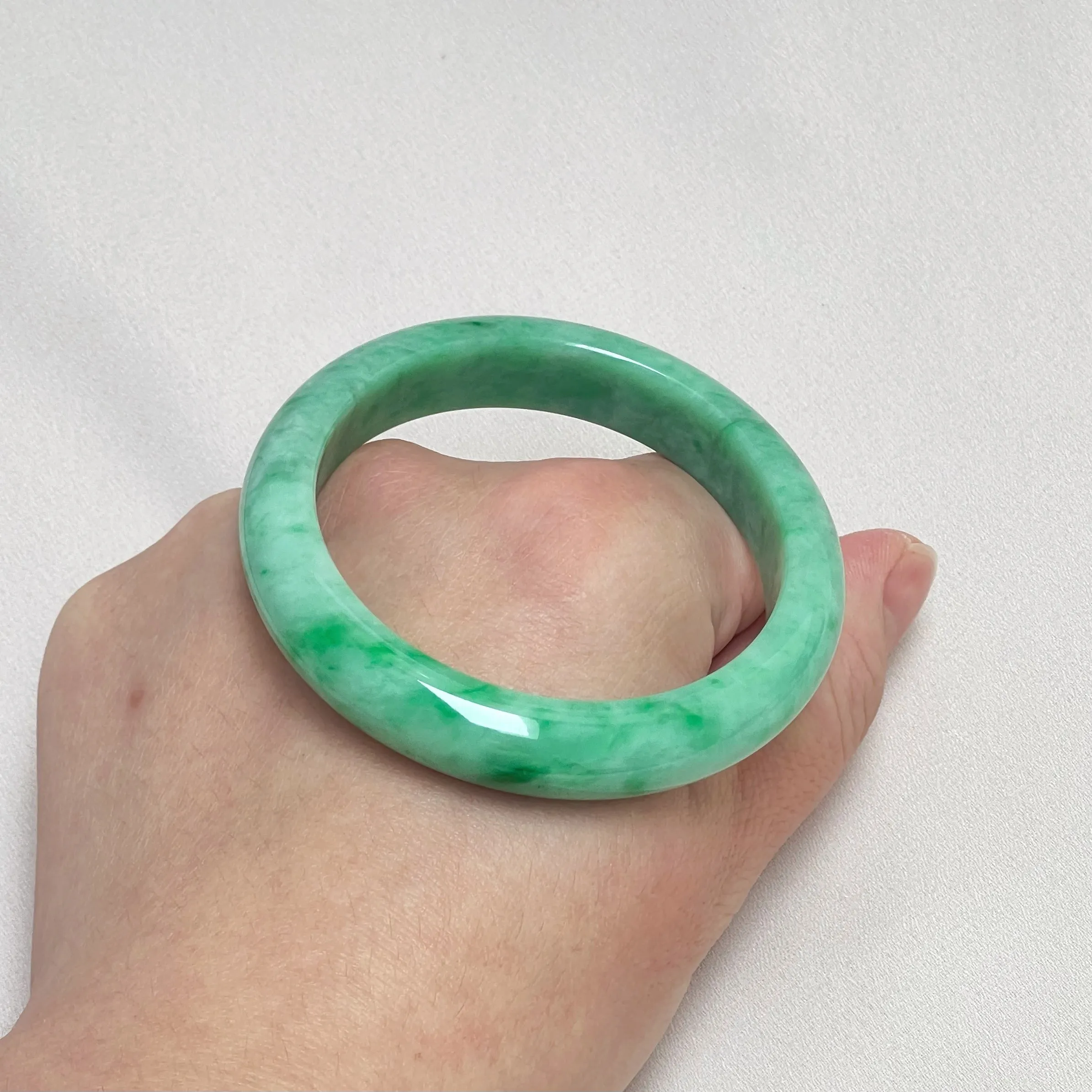 32855 55.5mm Apple Green with Bright Green Florals Jadeite Bangle