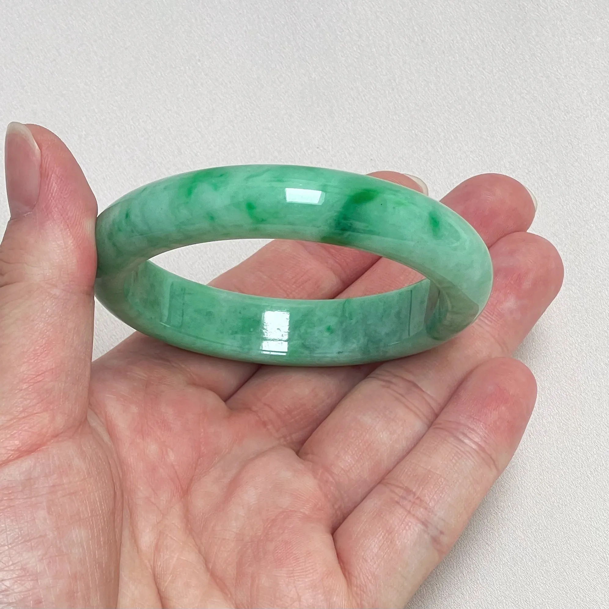 32855 55.5mm Apple Green with Bright Green Florals Jadeite Bangle