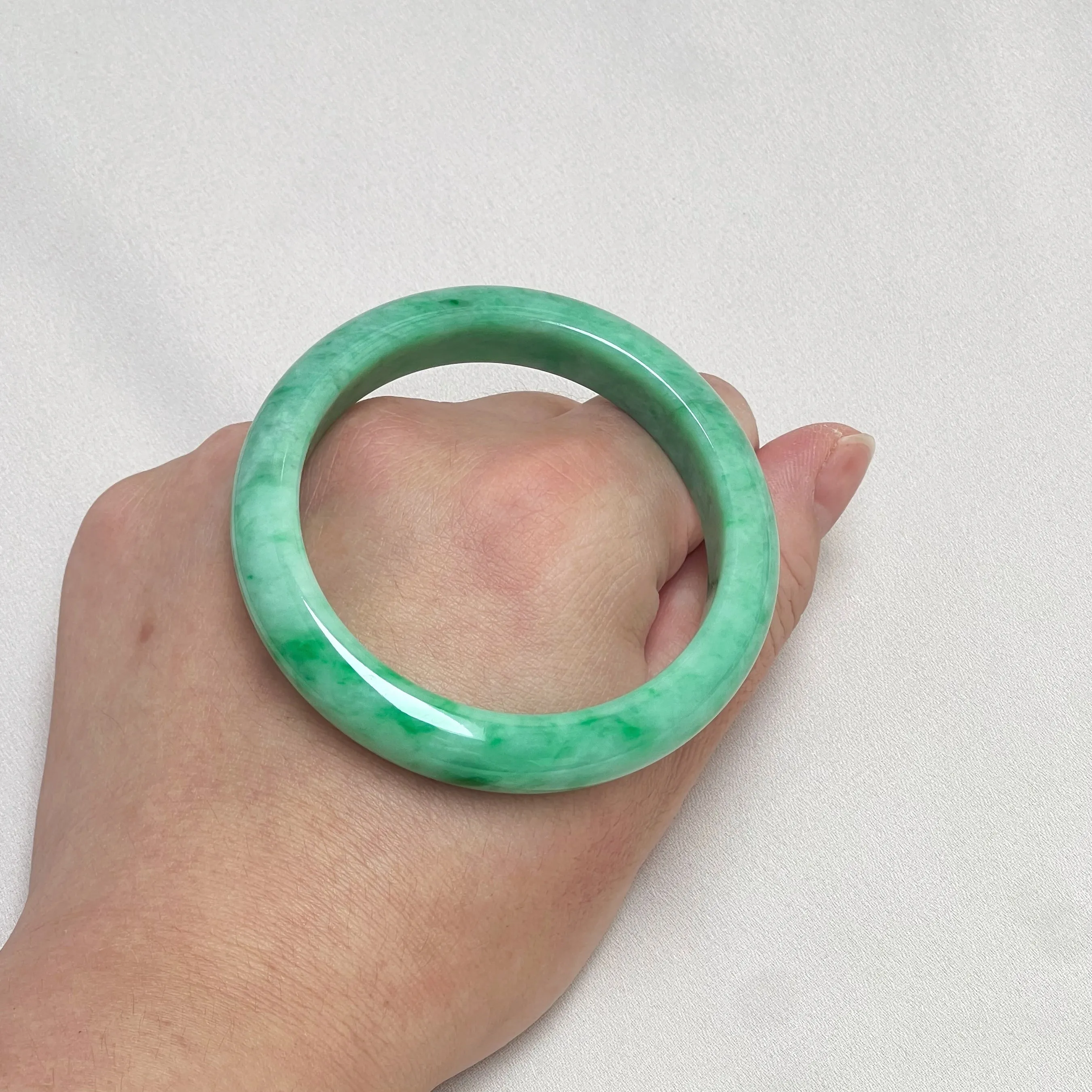 32855 55.5mm Apple Green with Bright Green Florals Jadeite Bangle