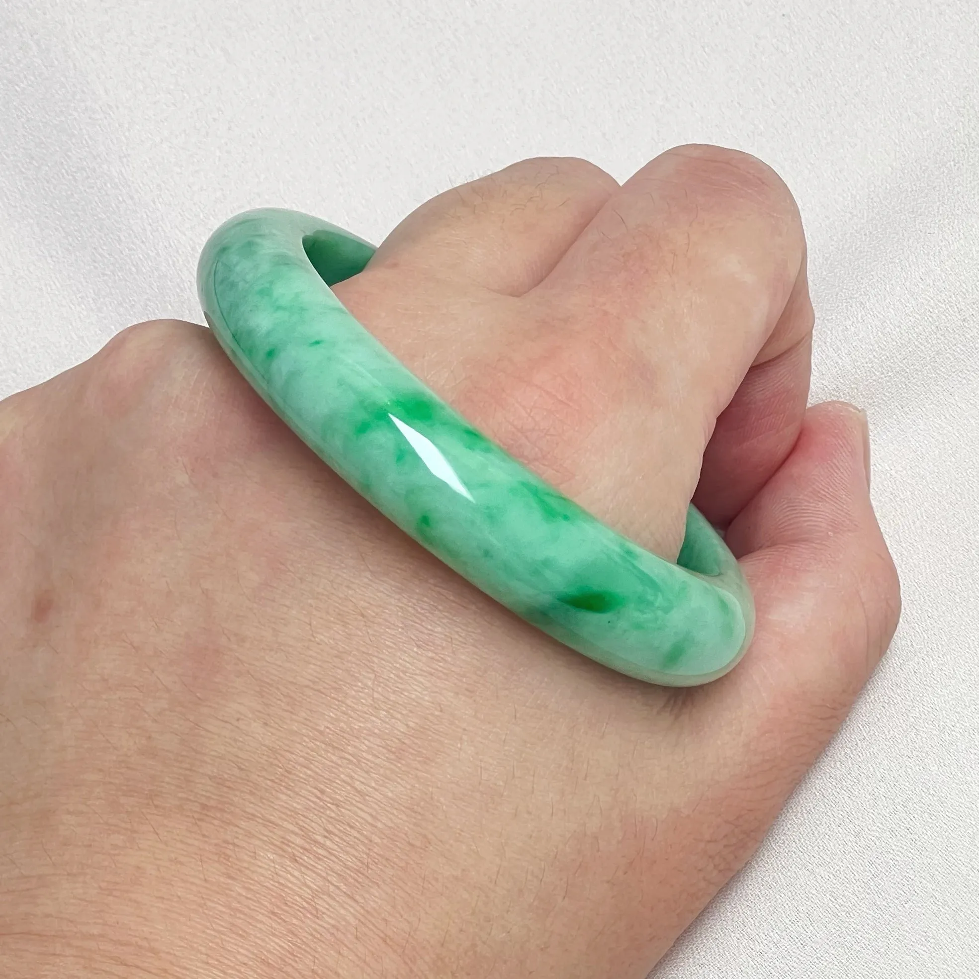 32855 55.5mm Apple Green with Bright Green Florals Jadeite Bangle