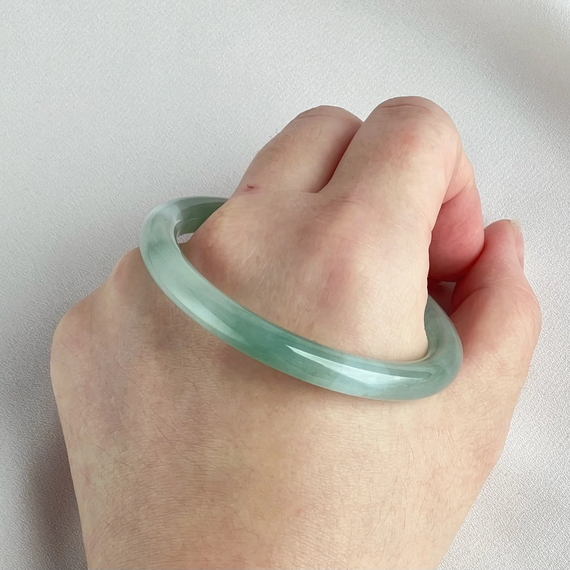 42055 55.5mm Highly Translucent Light Grape Green Jadeite Bangle