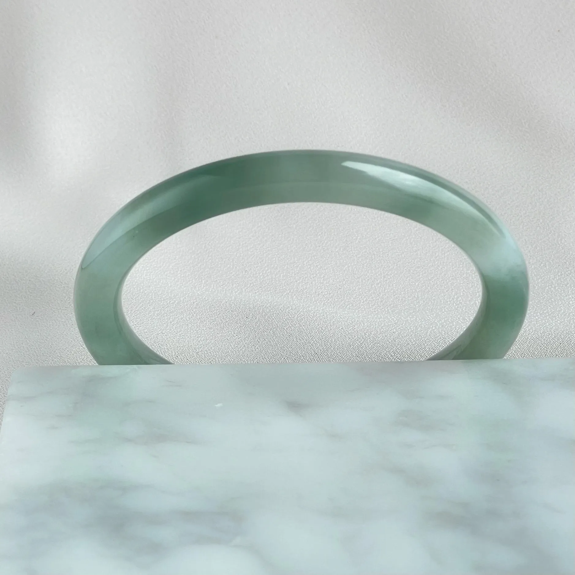 42055 55.5mm Highly Translucent Light Grape Green Jadeite Bangle