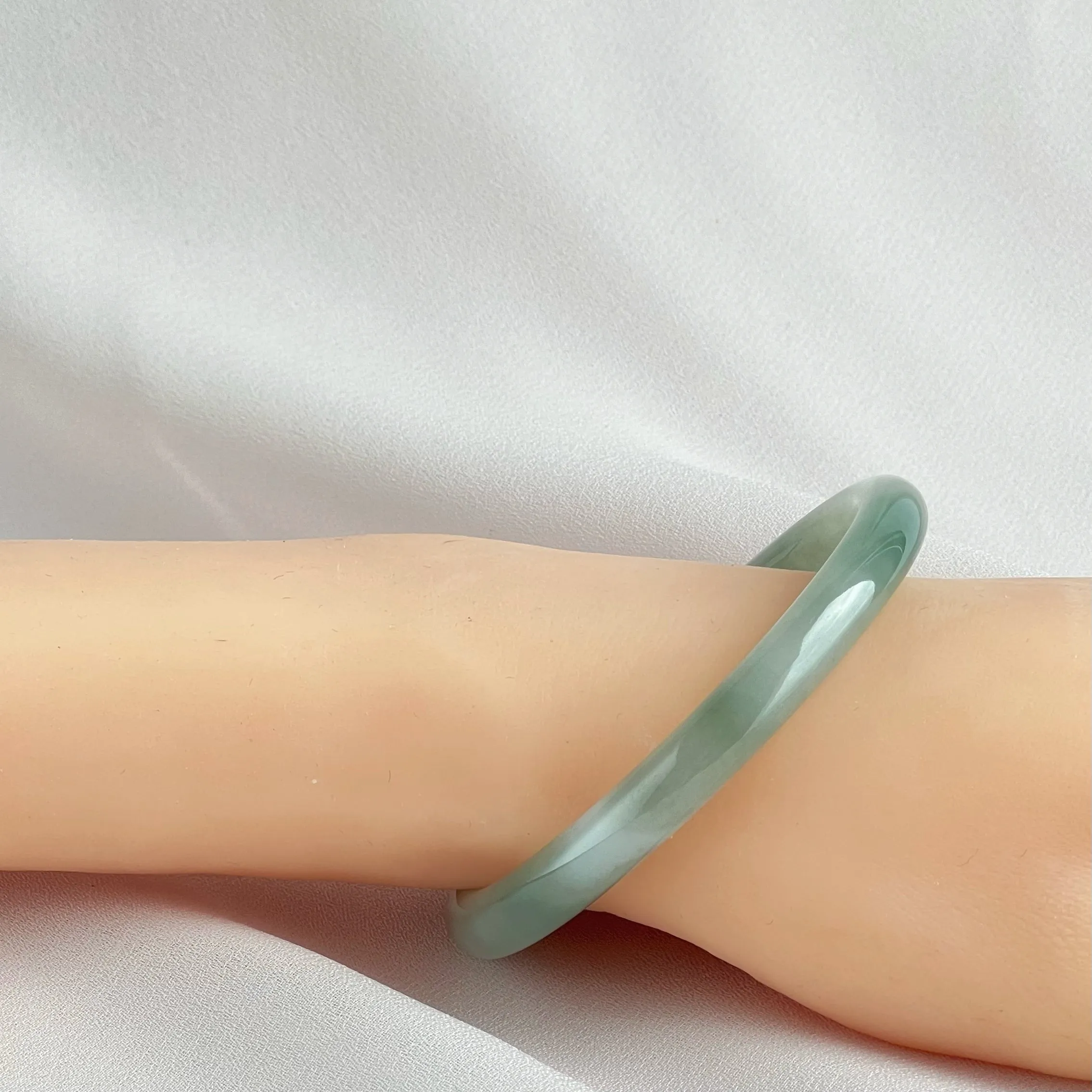 42055 55.5mm Highly Translucent Light Grape Green Jadeite Bangle