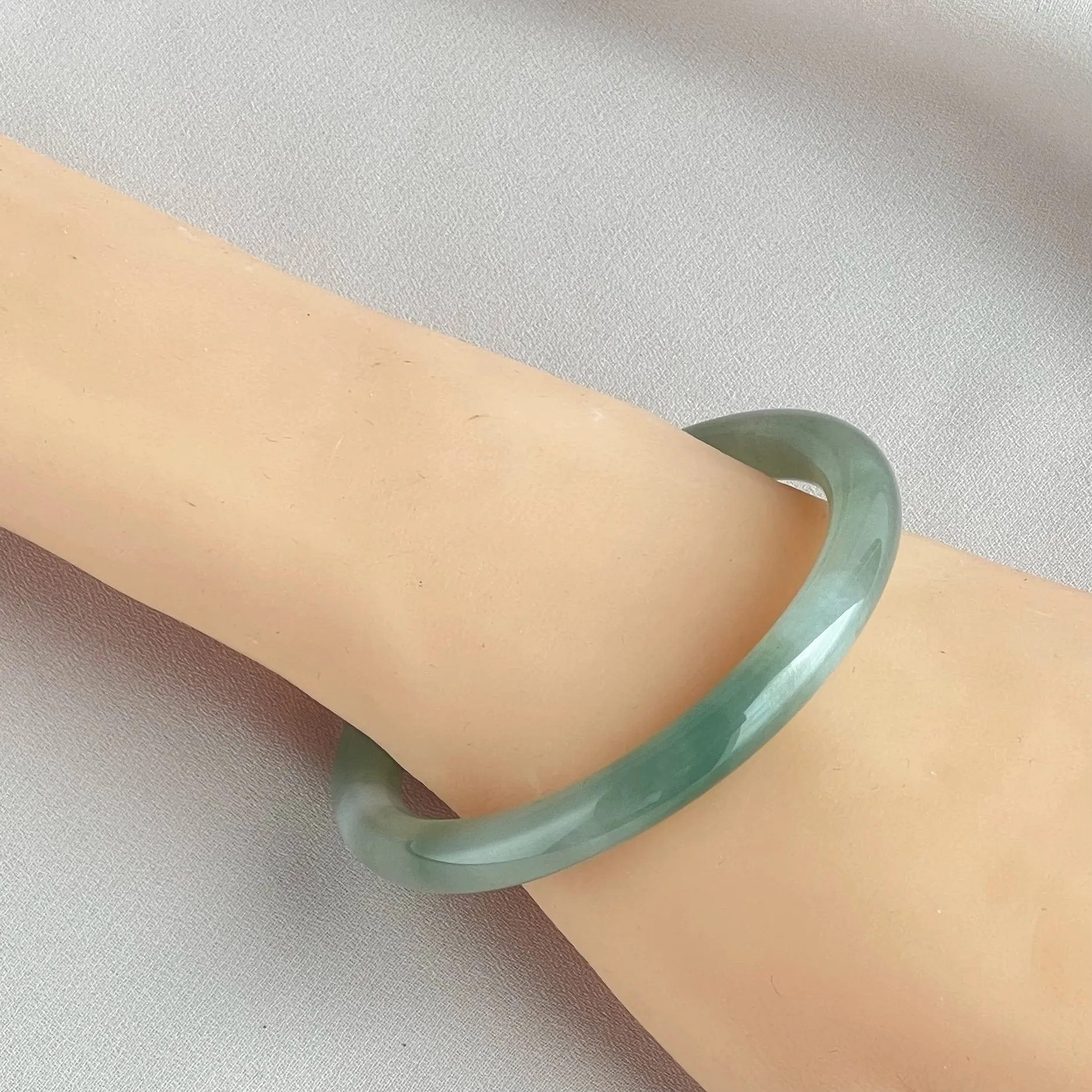 42055 55.5mm Highly Translucent Light Grape Green Jadeite Bangle