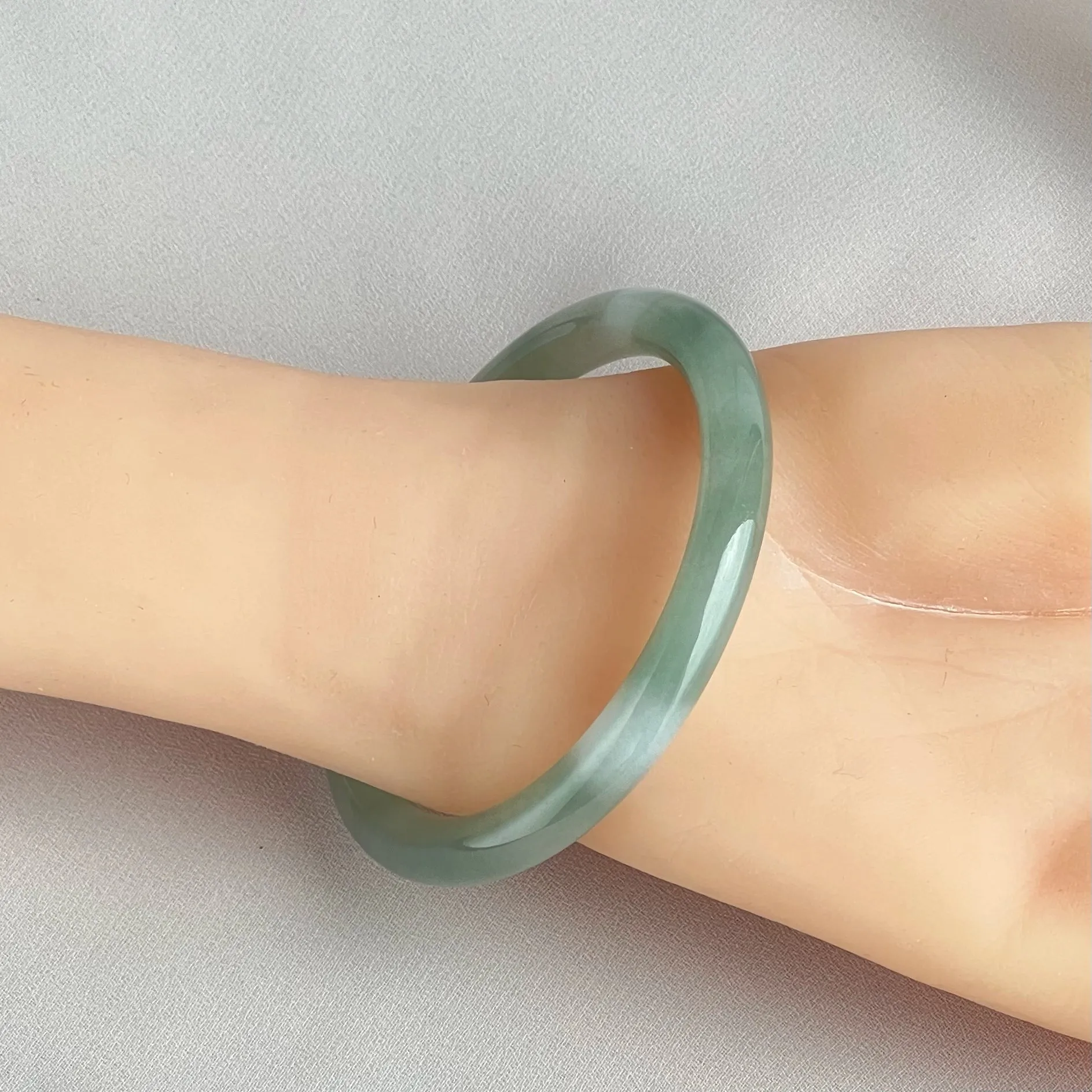 42055 55.5mm Highly Translucent Light Grape Green Jadeite Bangle