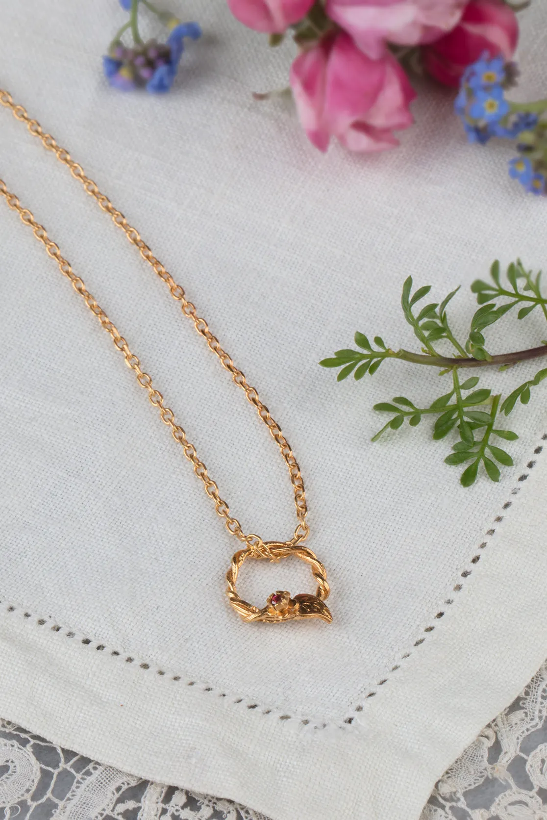 Entwined Vine Circle Necklace