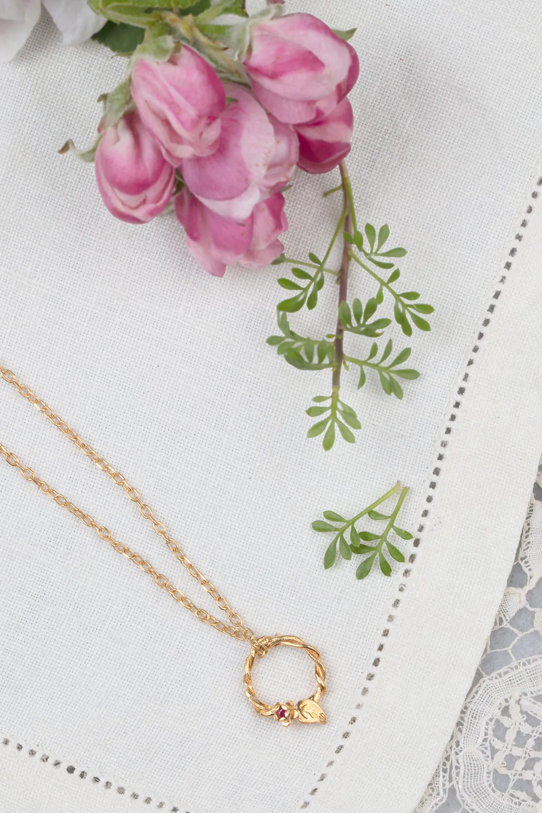 Entwined Vine Circle Necklace