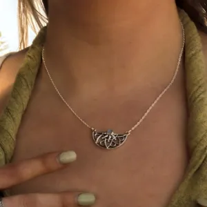 SINGLE CRESCENT MOON / 925 MOONSTONE NECKLACE