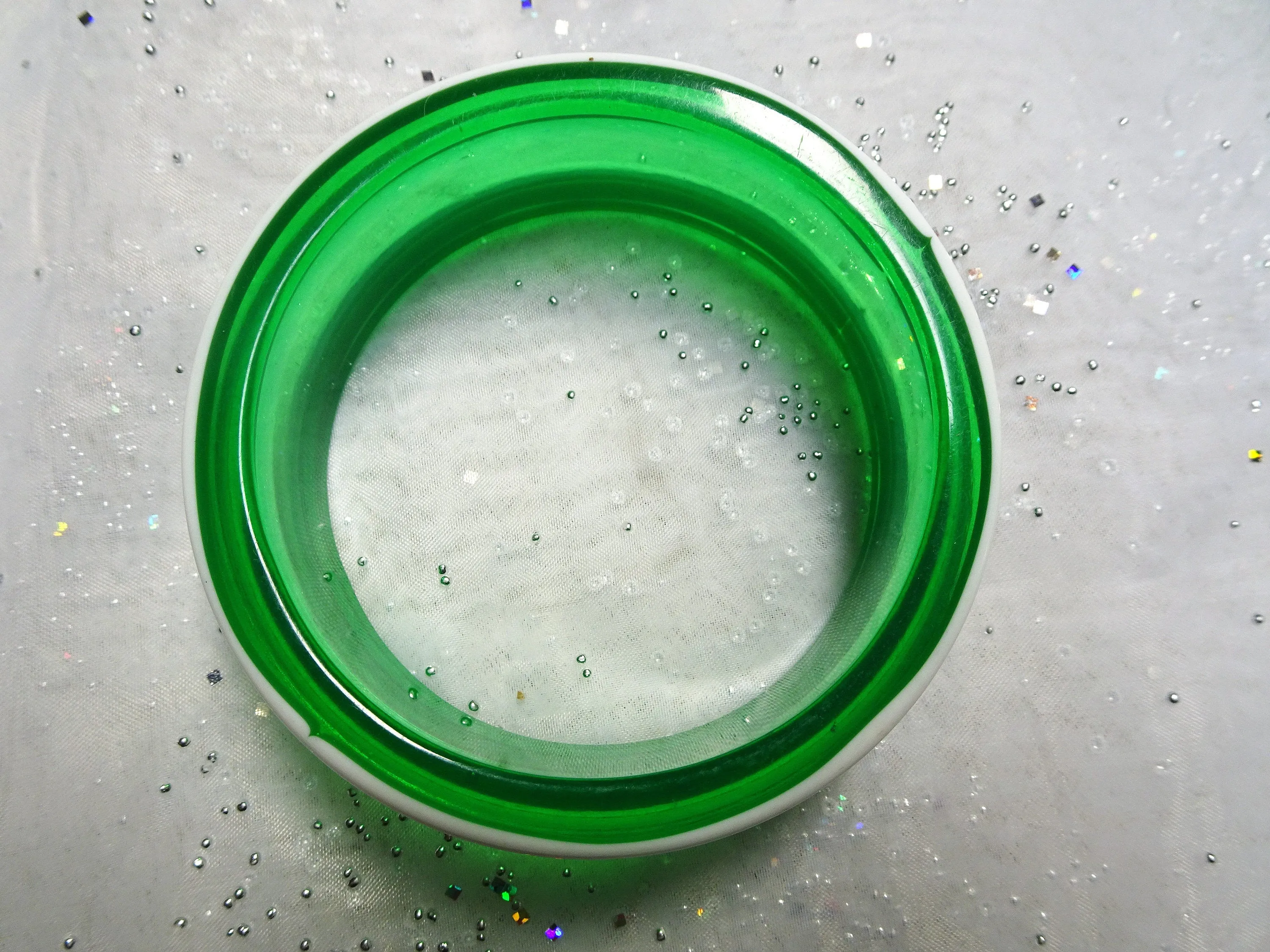 STRIKING Vintage Lucite Bangle Bracelet,Wide Green and White Plastic Bracelet,Collectible Vintage Jewelry