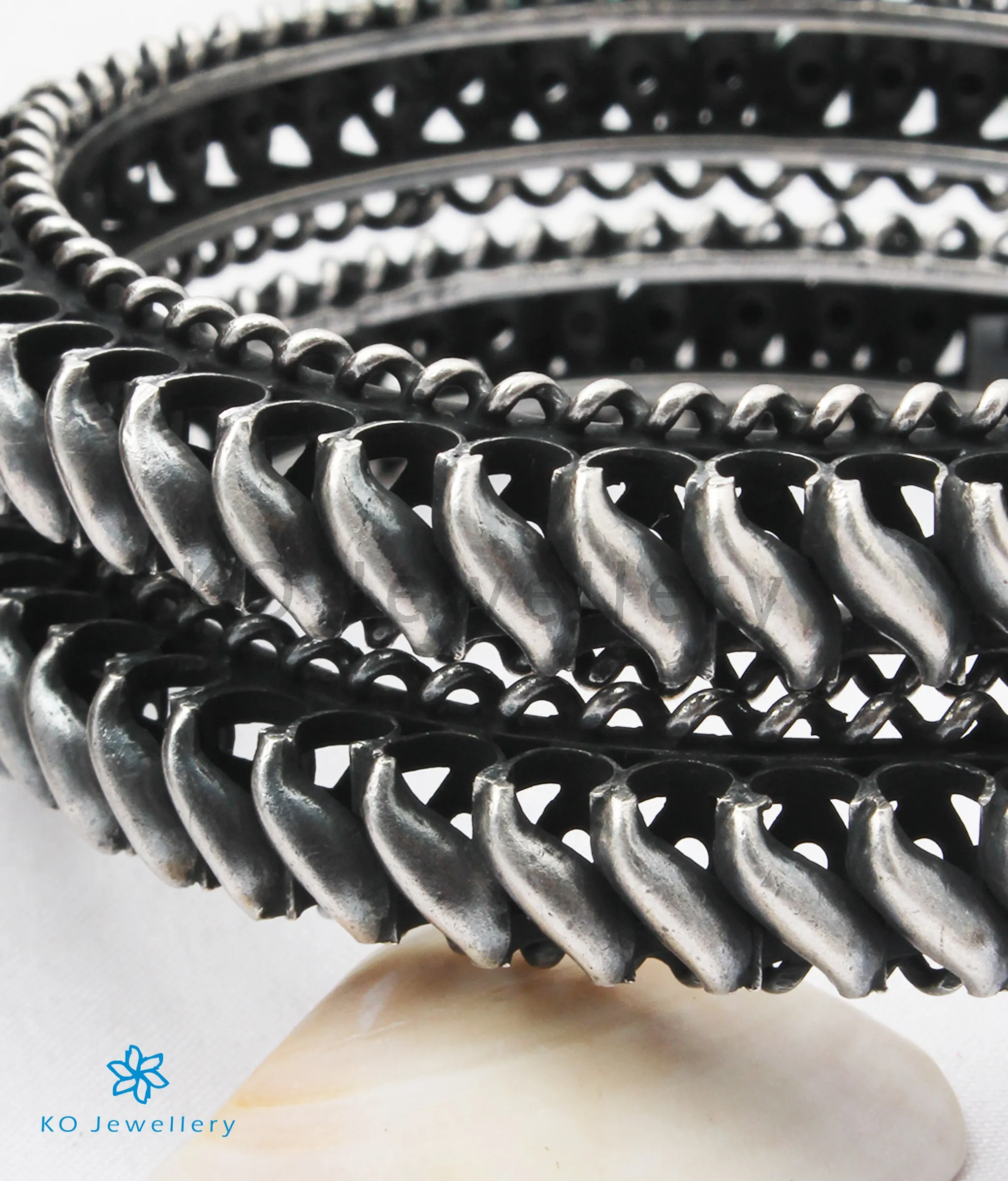 The Anvi Silver Bangle (Oxidised/Size/2.2)